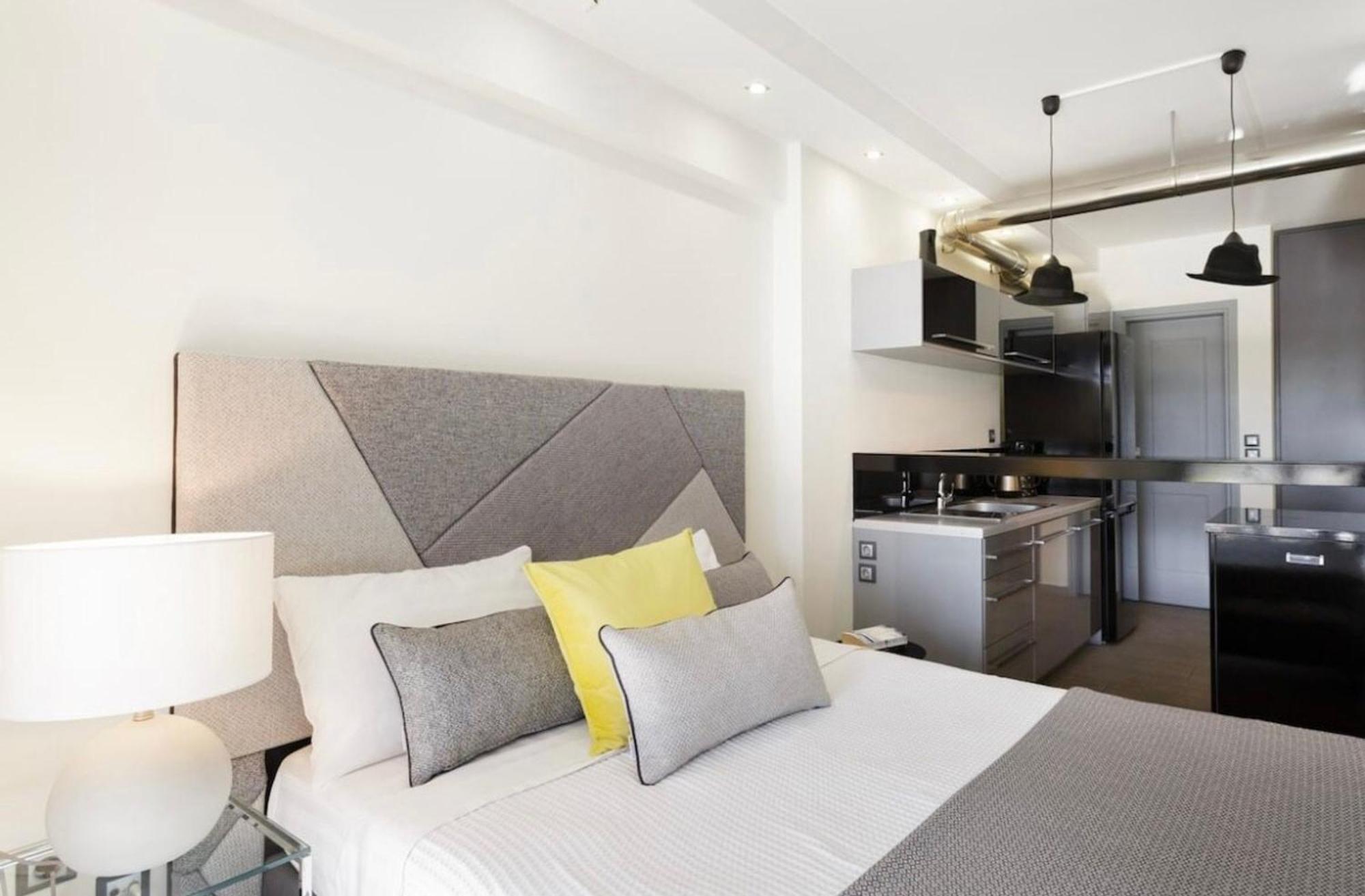 Апартаменты Stylish Boutique Loft With Private Balcony Афины Экстерьер фото